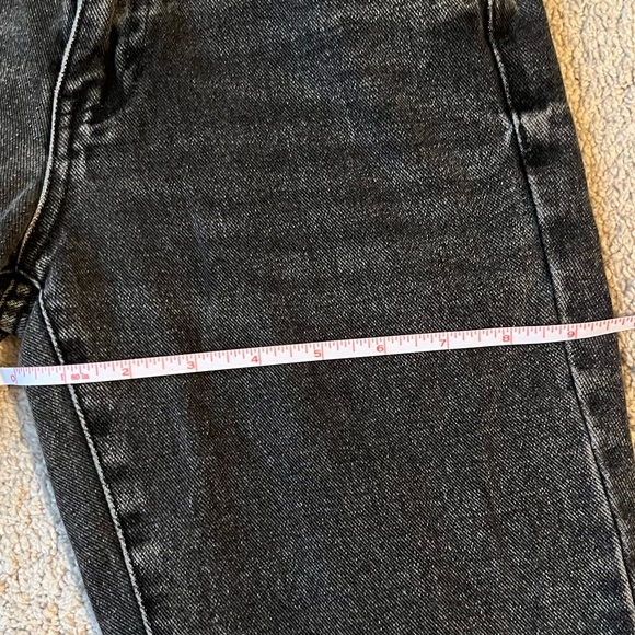 PacSun Hi-Rise Relaxed Fit Cropped Capri Mom Jean Faded Black Size 23 - Picture 10 of 11